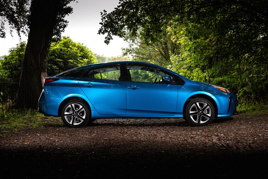  Toyota Prius 2019 года  (UK) (фото 24 из 37)